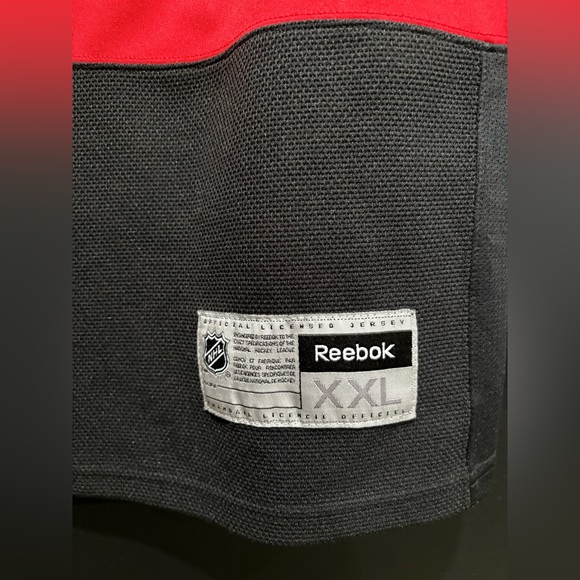 Authentic Reebok Jonathan Toews Blackhawks Jersey - Picture 7 of 7